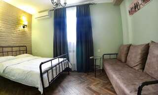 Хостелы Retro Hostel & Tours Ереван Улучшенный семейный номер-4