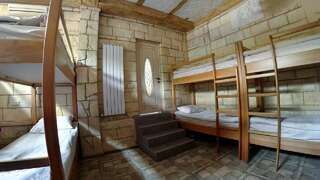 Хостелы Retro Hostel & Tours Ереван Общий номер для мужчин и женщин-1